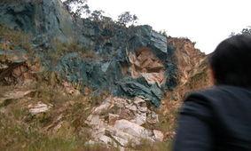 荒山恶煞,探寻神秘古墓的惊悚之旅  第3张