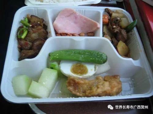 开局就失业：返乡途中卖盒饭,逆境中开启的盒饭生意传奇